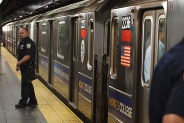  Chilling Incident Unfolds: New York Subway Riders Unwittingly Travel Past a Disturbing Scene at Grand Central