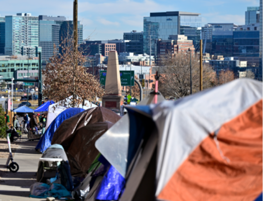 Mayors of Chicago and Denver Criticize Texas Governor for Uncoordinated Migrant Transports
